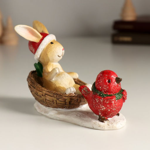 Фигурка полистоун «Зайка в корзинке и красная птичка», 13×6×8 см