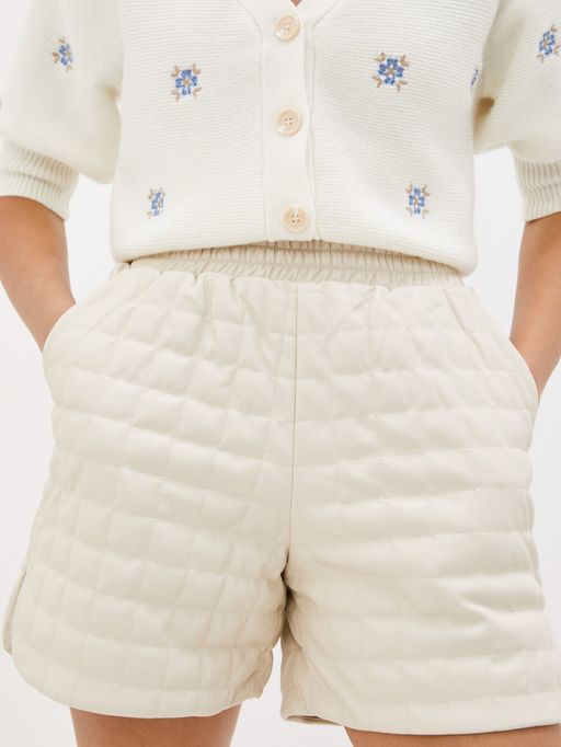 Белые стеганые шорты - Incity фото 4
