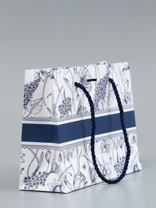 Пакет подарочный "Цветы", с бантом, 19 х 15 х 7 см