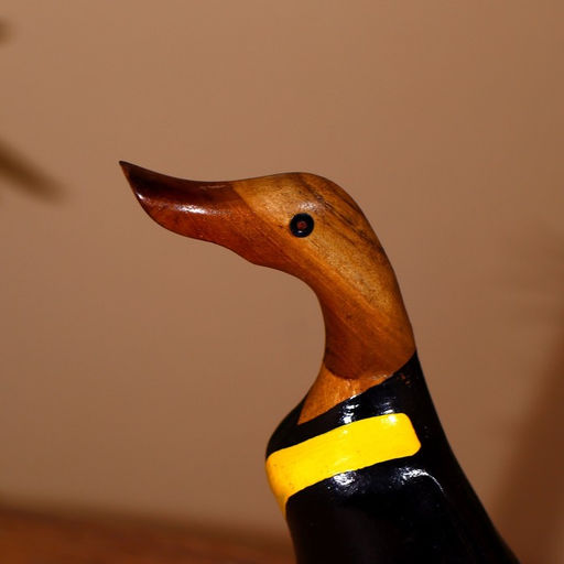 Сувенир «Утка в чёрном», 27 см, дерево