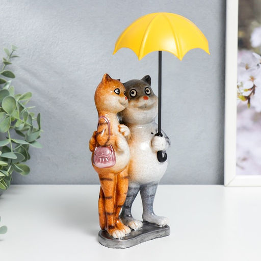 Фигурка полистоун лак «Котики. Прогулка под зонтом», 21.5×10×11.2 см