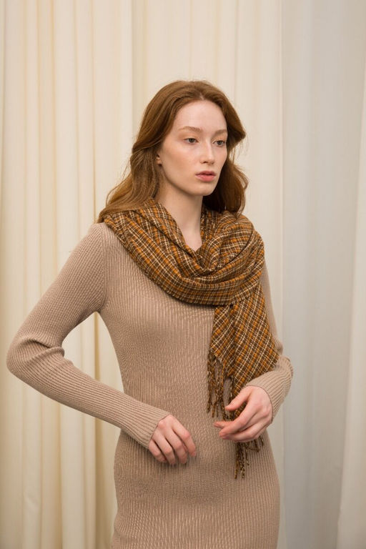 Палантин из шерсти и вискозы с длинной бахромой