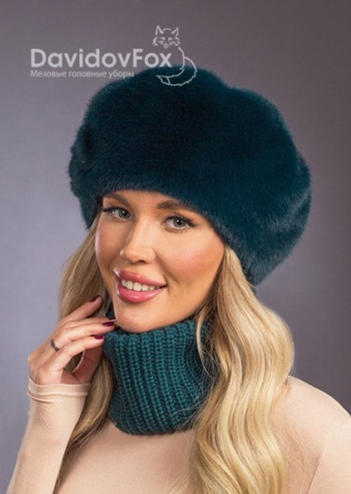 Шапка Берет экомех с украшением изумруд