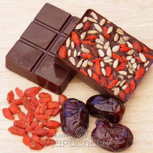 Шоколад тёмный Годжи, финик и семечки
