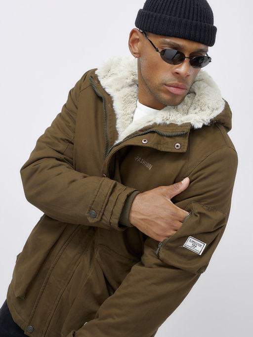 Куртка молодежная мужская зимняя с мехом темно-коричневого цвета 2611TK - Mtforce фото 4