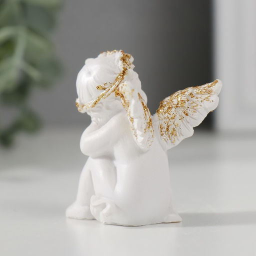 Цена за 2 шт. Сувенир полистоун "Ангелочек с головой на коленках сидит" белый с золотом 4,5х3,2х4,5 см