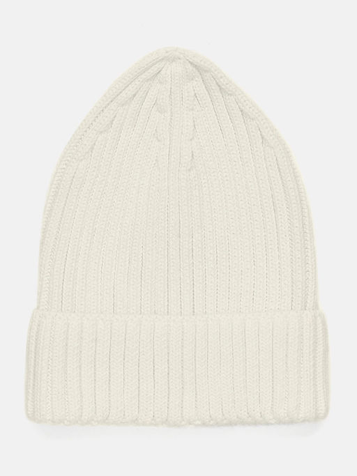 Молочная вязаная шапка