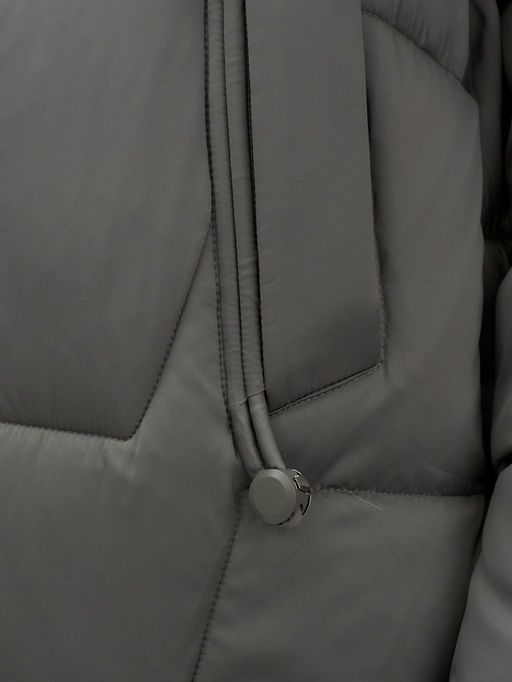 Пальто зимнее утепленное с мехом и капюшоном тренд темно-зеленого цвета 7630TZ - Visdeer фото 6