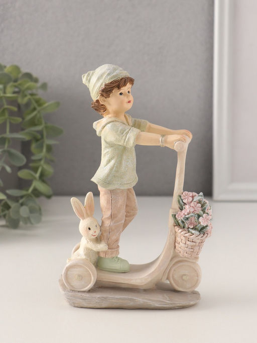 Фигурка полистоун Мальчишка на самокате, с кроликом и корзиной цветов, 11.5?4.5?16.5 см