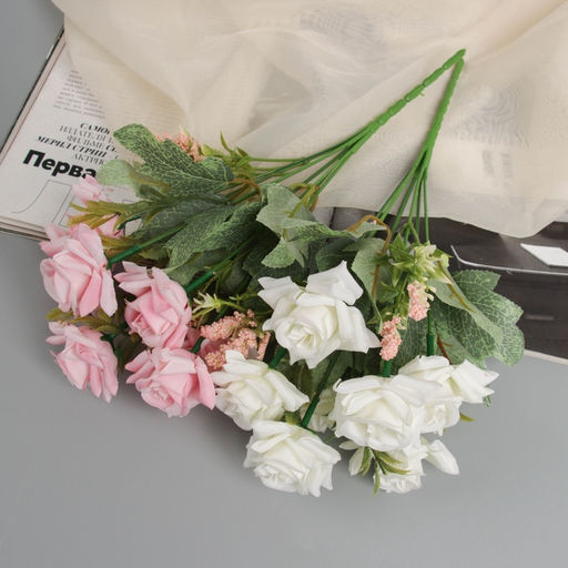 Букет искусственный «Роза леди с крупными листьями», 26 см, МИКС