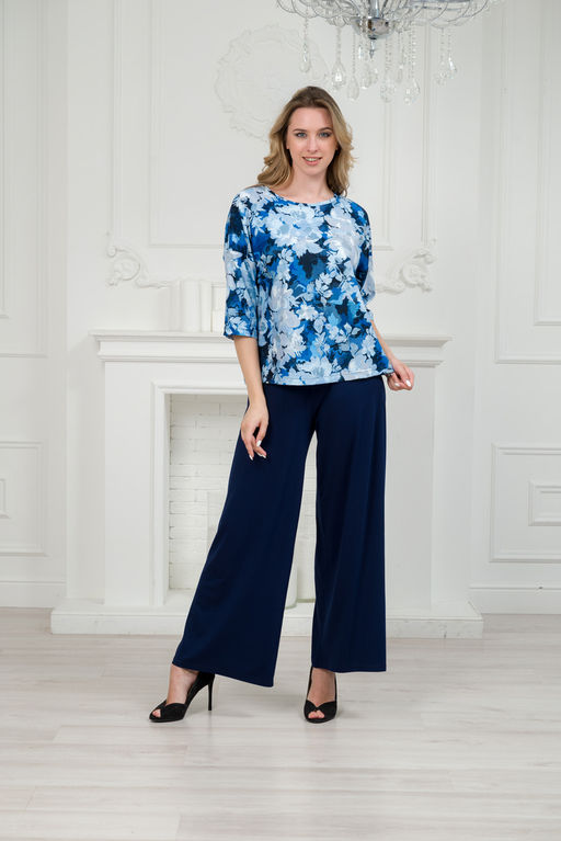 Костюм женский из кофты с рукавом 3/4 и брюк из вискозы Элеонора синие цветы