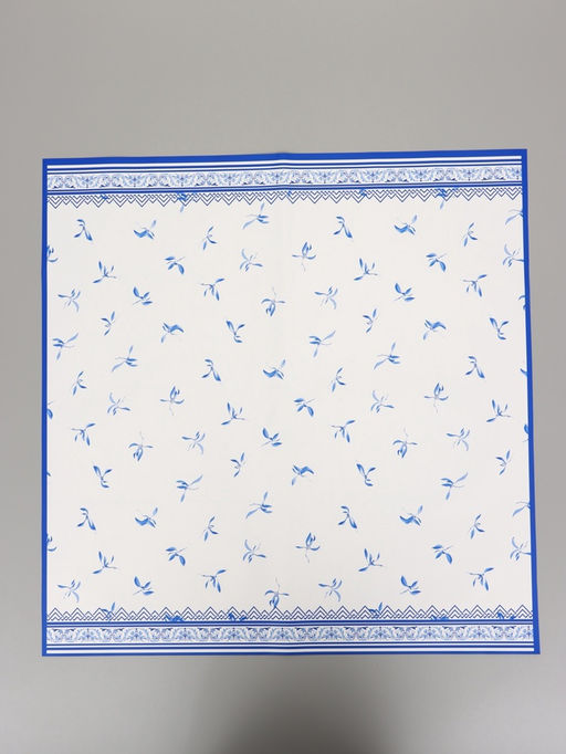 Цена за 20 шт. Пленка для цветов и букетов «Эскиз», белая с голубым, 57×57 см