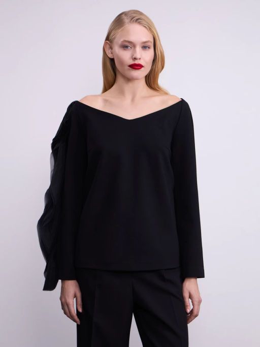 Трикотажная блуза с воланом по рукаву / Zarina  фото 4