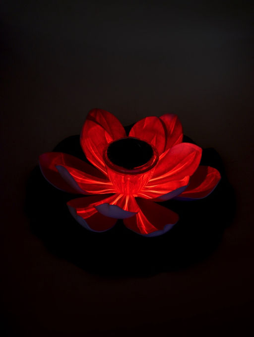 Садовый светильник для водоемов 28 х 28 х 9 см на солнечной бат-е "Лотос" бел N011