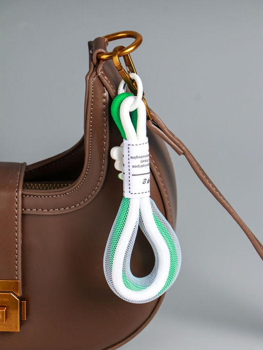 Цена за 2 шт. Брелок на карабине "Цветок. Шнур-сетка" двойной шнур 0,7 см бело-зелёный 14,5х2х1,7 см