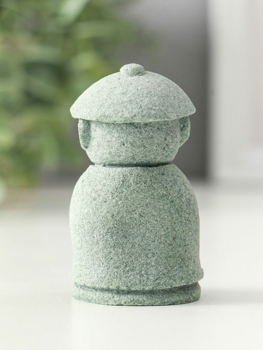 Цена за 2 шт. Сувенир песчаник "Маленький монах - молитва" 3,7х3,8х6,7 см