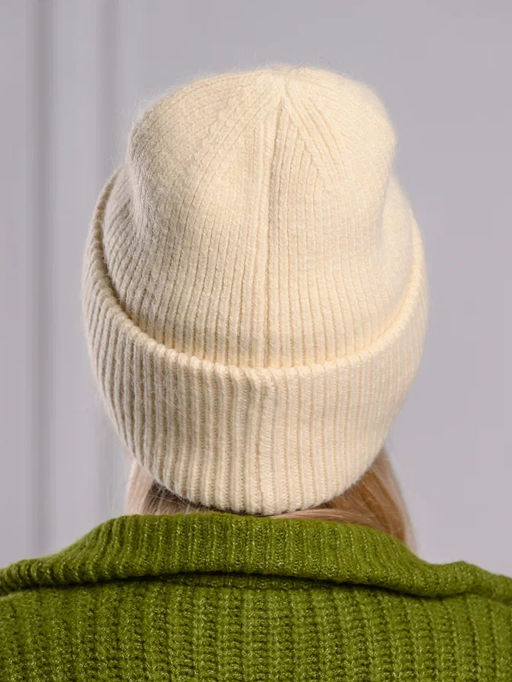 Теплая зимняя шапка бини из нежнейшей ангоры - Pretty mania фото 9