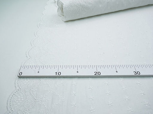 Шитье "Цветочки с ажурной каймой" цв.молочно-белый, ш.1.33м, хлопок-100%, батист, 80гр/м.кв