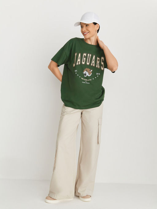 =Женская оверсайз футболка со спущенным плечом и оригинальным принтом JAGUARS - NEVERLATE фото 5