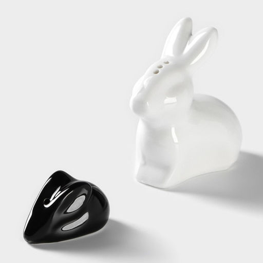 Набор фарфоровый для специй на бамбуковой подставке BellaTenero Зайцы, 3 предмета: солонка 50 мл, перечница 20 мл, подставка, цвет белый и чёрный  фото 5