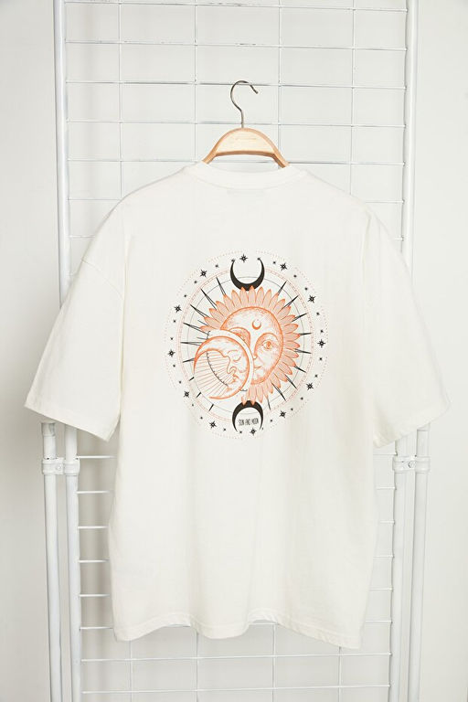 Ekru Oversize/Geni_ Kesim K_sa Kol Mistik Bask_l_ %100 Pamuklu T-Shirt TMNSS23TS00165 - Trendyolmilla фото 2