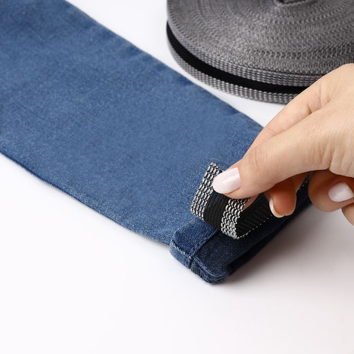 Лента для подгибания швов, термоклеевая, 2.5 см, 50 м, чёрная