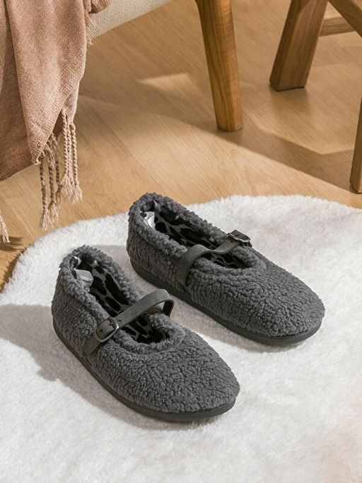 Kad?n Pel?? Ev Terli?i