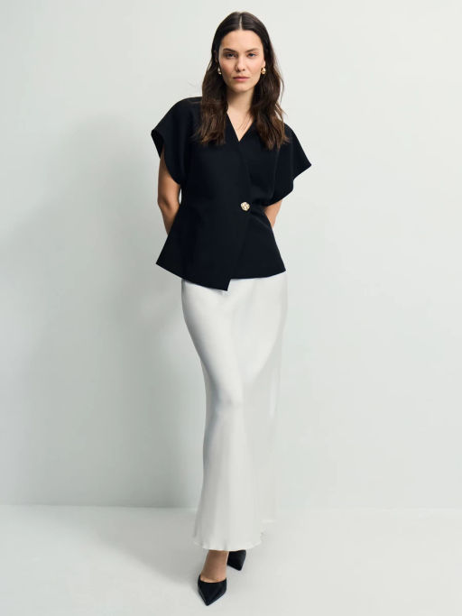 Приталенный жилет с декоративной пуговицей / Zarina