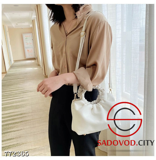 Женская маленькая однотонная сумка на плечо