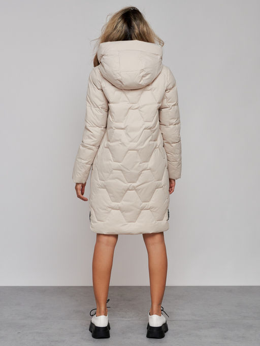 Пальто утепленное молодежное зимнее женское бежевого цвета 589899B - RoccaManer фото 5