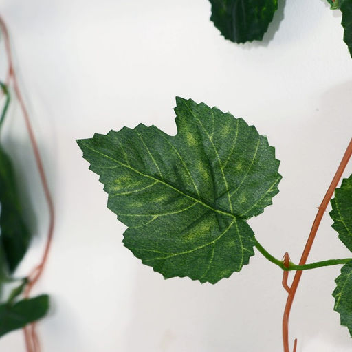 Цена за 5 шт. Лиана искусственная «Смородиновый лист», 250 см, (цена за 1 шт., в упаковке 5 шт.)