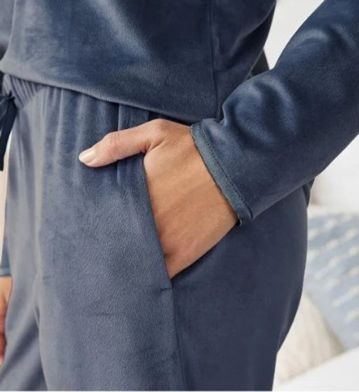 Женская велюровая пижама ESMARA