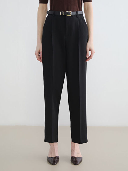 Beli Kemerli Pileli Kad?n Kuma? Pantolon