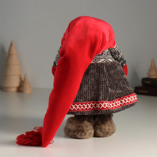 Кукла интерьерная текстильная «Бабусечка в длинном красном колпаке и сером платье», 25 см