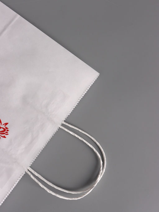 Пакет бумажный подарочный, «С 8 марта Цветочек», белый, 24×14×28 см