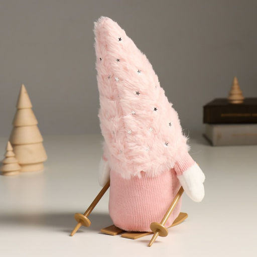 Кукла интерьерная текстильная Гном в розовом с лыжными палками на лыжах, 24 см