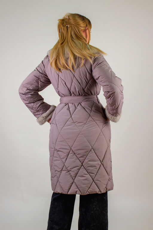 Стеганое пальто с меховой отделкой арт. 23153