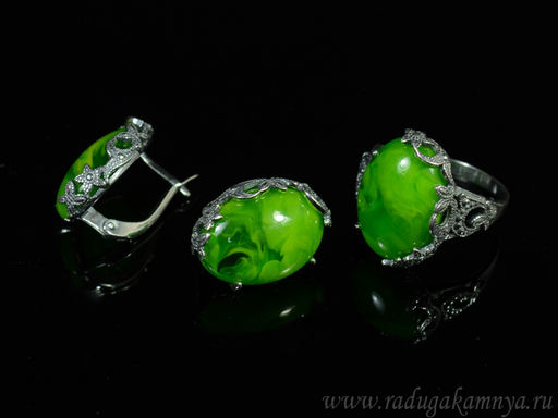 Кольцо Серьги с янтарем имитация размер 17