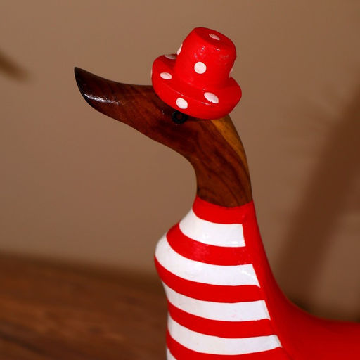 Сувенир «Утка в красном» 27 см, дерево