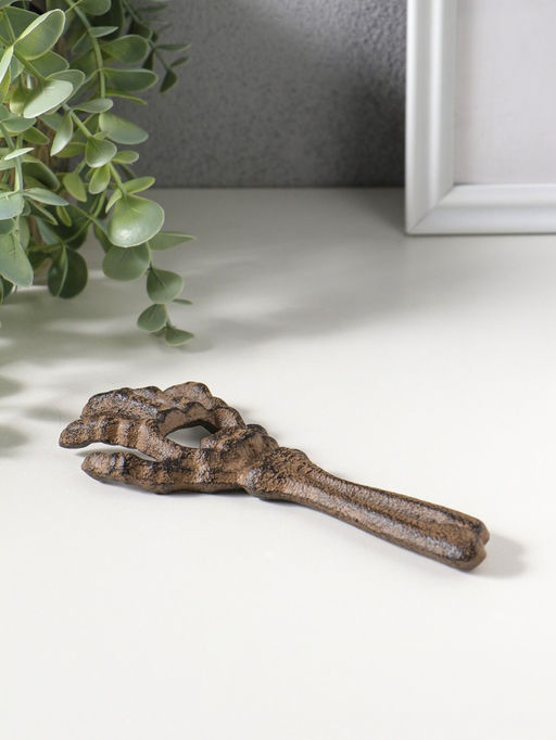 Сувенир чугун открывашка "Костлявая рука" 16,5х6,8х1,5 см