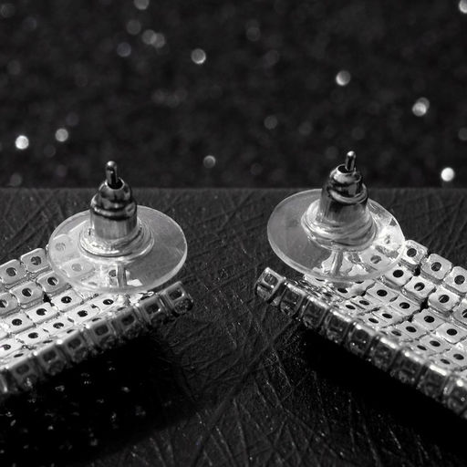 Серьги висячие со стразами Водопад мини квадрат, цвет белый в серебре, 14 см