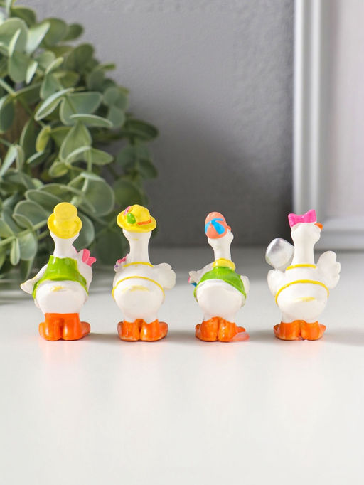 Набор фигурок 4 шт. «Гусятки в ярких нарядах», полистоун, 2.5×2.5×5.5 см