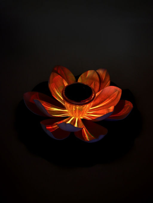 Садовый светильник для водоемов 28 х 28 х 9 см на солнечной бат-е "Лотос" бел N011