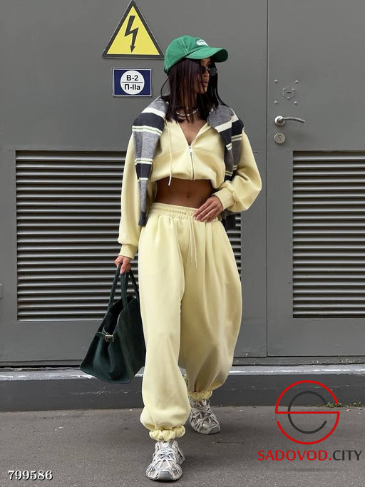 Костюм женский спортивный