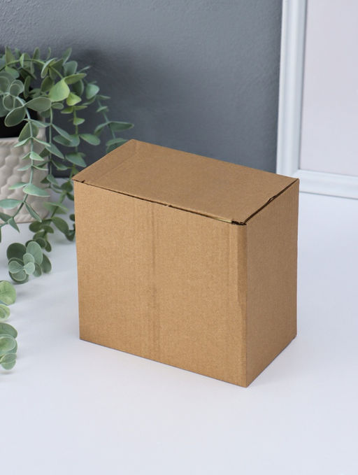 Фигурка полистоун «Молодые родители с малышом», 6.8×13.5×11.5 см