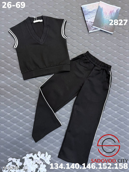 Костюм школьный для девочки состоит из жилетки и брюк