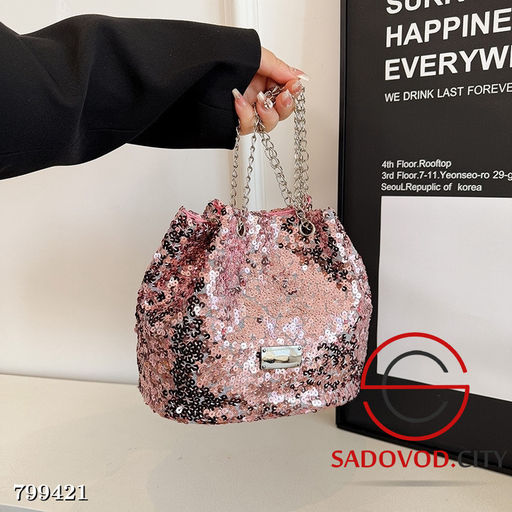 Сумочка с пайетками и стильной цепочкой
