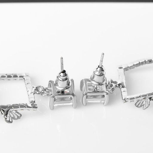 Серьги со стразами Порхай бабочки в квадрате, цвет белый в серебре - Queen fair фото 2