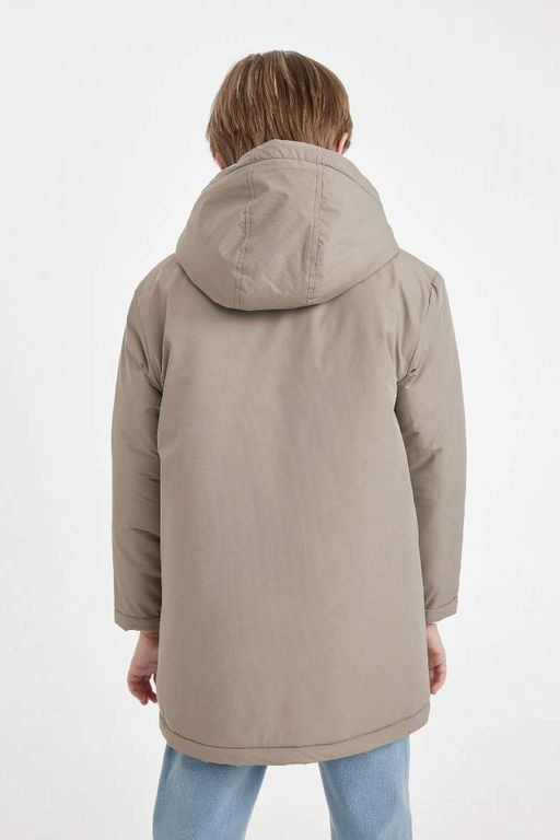 Водоотталкивающая куртка-парка с капюшоном и застежкой-молнией и двойным карманом для мальчиков - Defacto фото 7