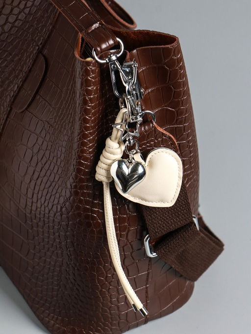 Брелок для ключей на карабине кожзам «Сердце», с узлом, белый, на сумку, рюкзак, 21×5.5×1.5 см